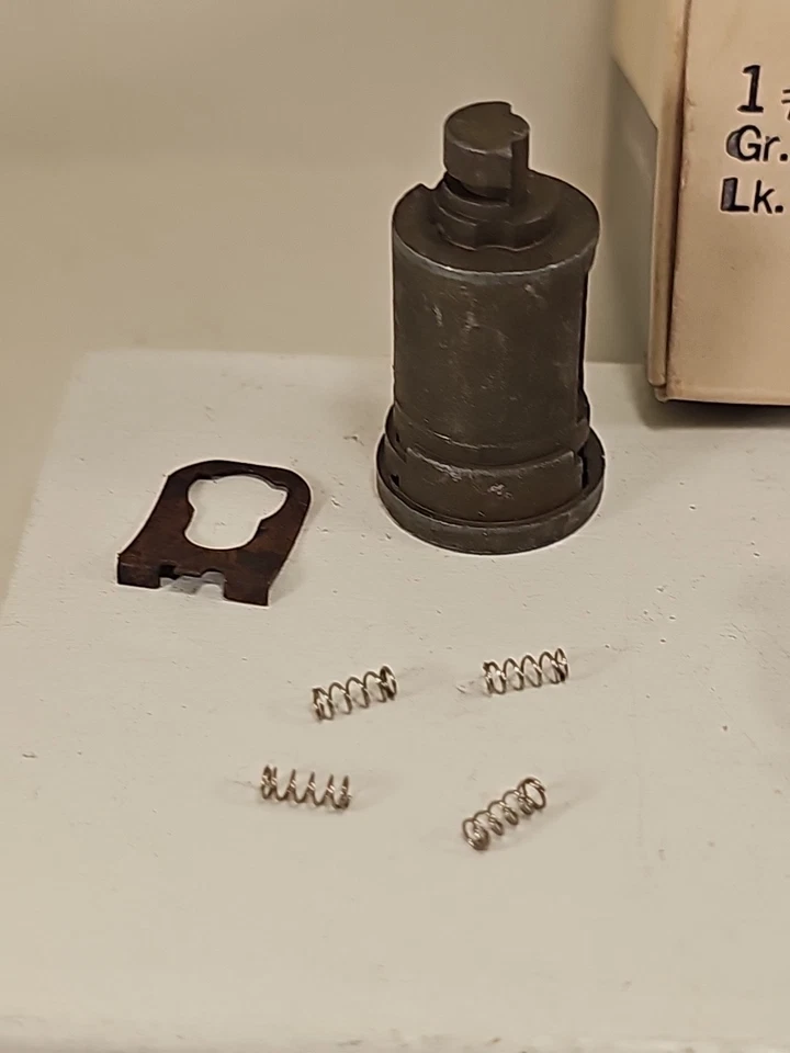 Nuevo kit de cilindro y estuche de cerradura de puerta OEM GM 3929566 1972 Oldsmobile Toronado 72 Foto 3 de 4