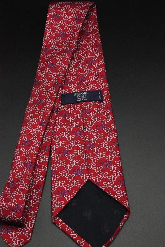 Corbata básica de seda BROOKS. Diseño mariposa roja con azul y blanca. Foto 3 de 4