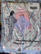VTG CARRIAGE COURT SLEEPWEAR Woman s Pajama Set Top Bottom Size 40 Floral Pink