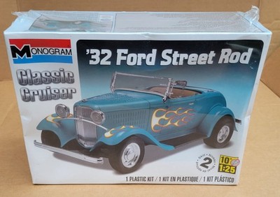 Monogram Classic Cruiser '32 Ford Street Rod Factory Sealed Box  1:25 Kit 0882