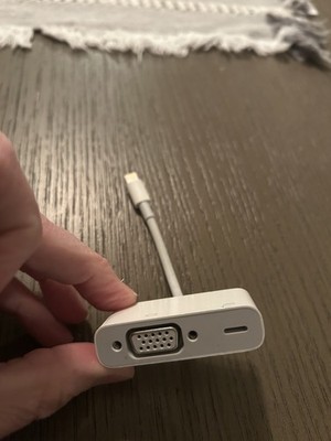 Genuine Apple Lightning to VGA Adapter - White (A1439) connect IPhone to monitor