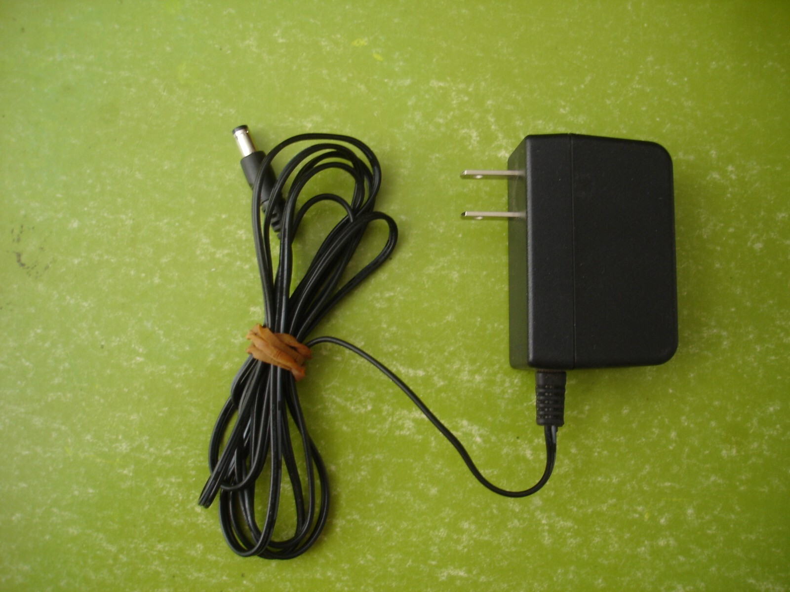 Alimentatore Switching DVE DSA-15P-12 UK | 12V, Spina Inglese, Jack 2.5mm | Codice 090117