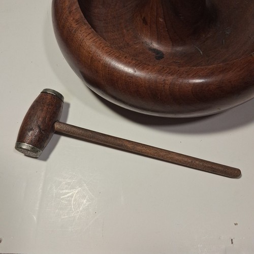 Tazón de madera torneado MCM de colección cascanueces con martillo de mazo cabezas de metal centro - Imagen 2 de 12