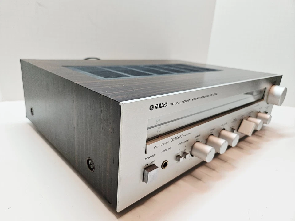 Receptor estéreo doméstico Yamaha R-300 de colección sonido natural probado OK amplificador Foto 4 de 4