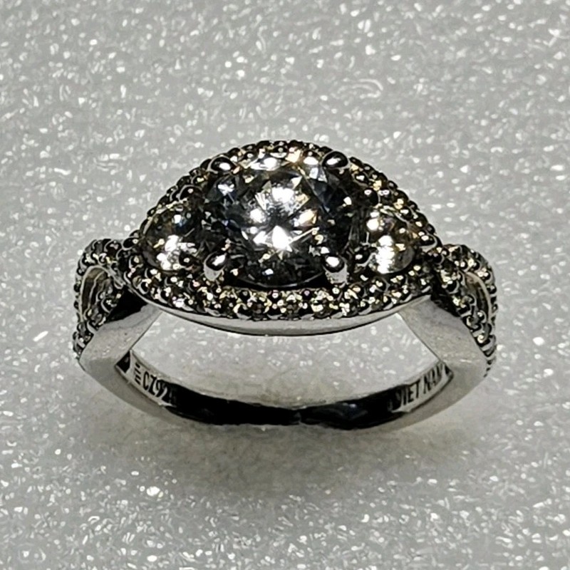 used sterling silver ring marked 925 VIET NAM size 6 4.3gr used tested 