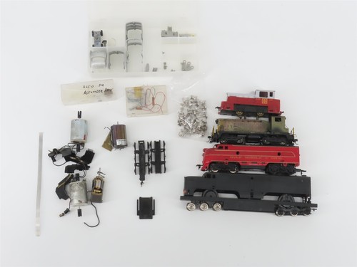 LOT 64 : LOT LOCOS JOUEF HO POUR PIECES