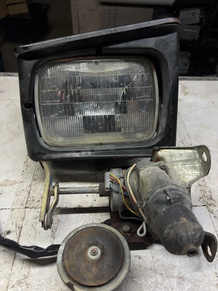 1983-89 STARION 84-89 CONQUEST Driver Side Left Headlight Headlamp Door Assembly - Изображение 2 из 4