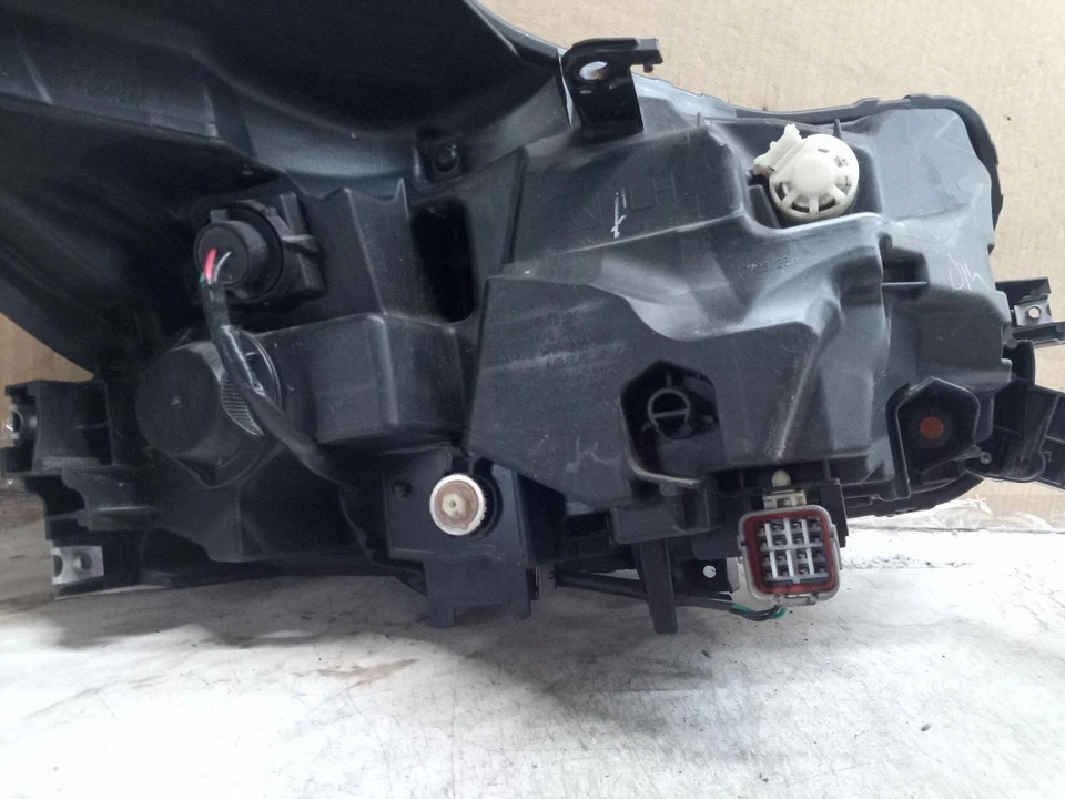 Driver Left Headlight LED Without Adaptive Fits 20 LEGACY 226612 - Image 3 of 4