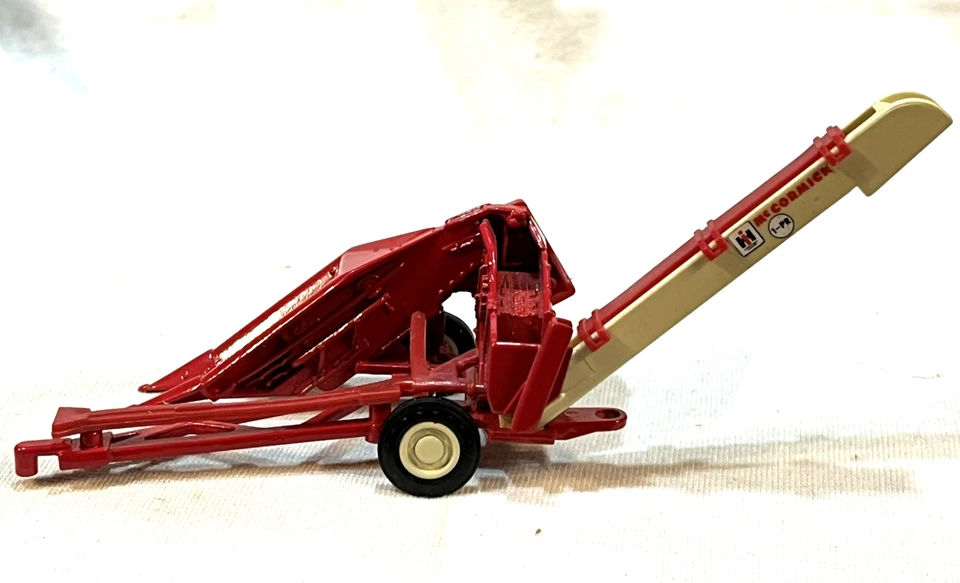 ERTL 1/43 MCCORMICK  1 - PR Corn Picker Farm Toy - Image 2 of 4