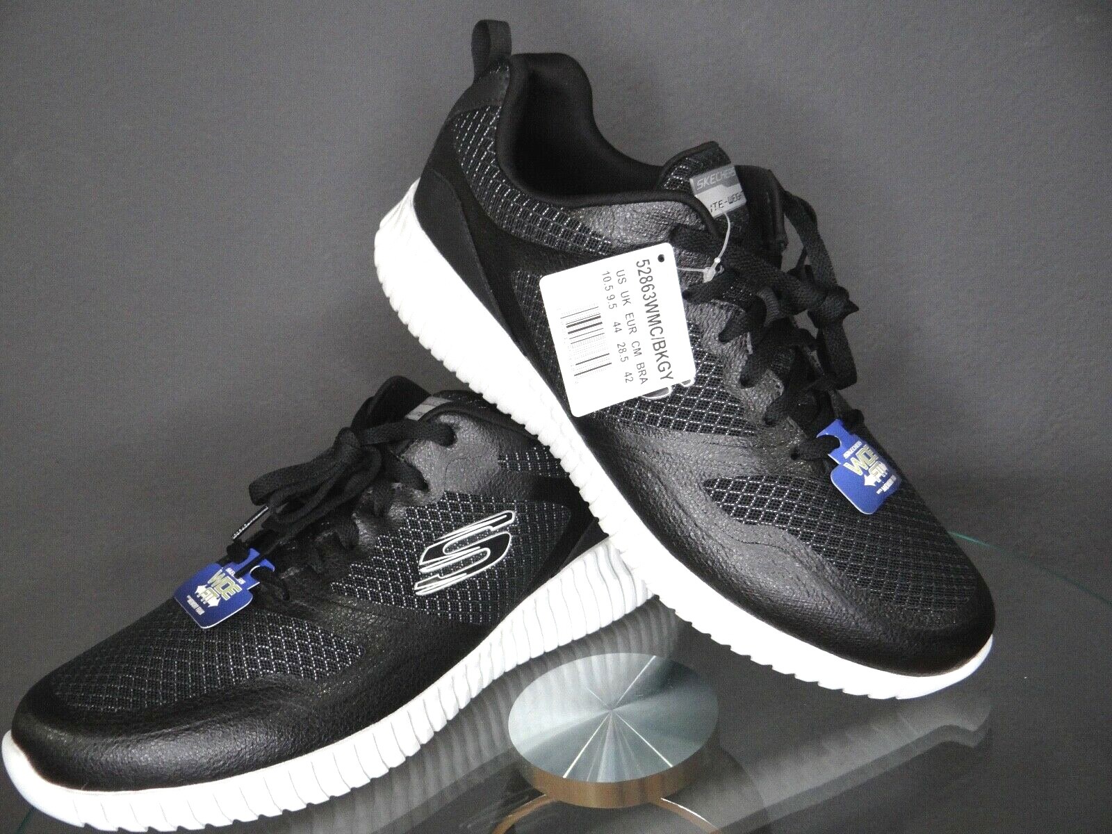 lite weight sneakers