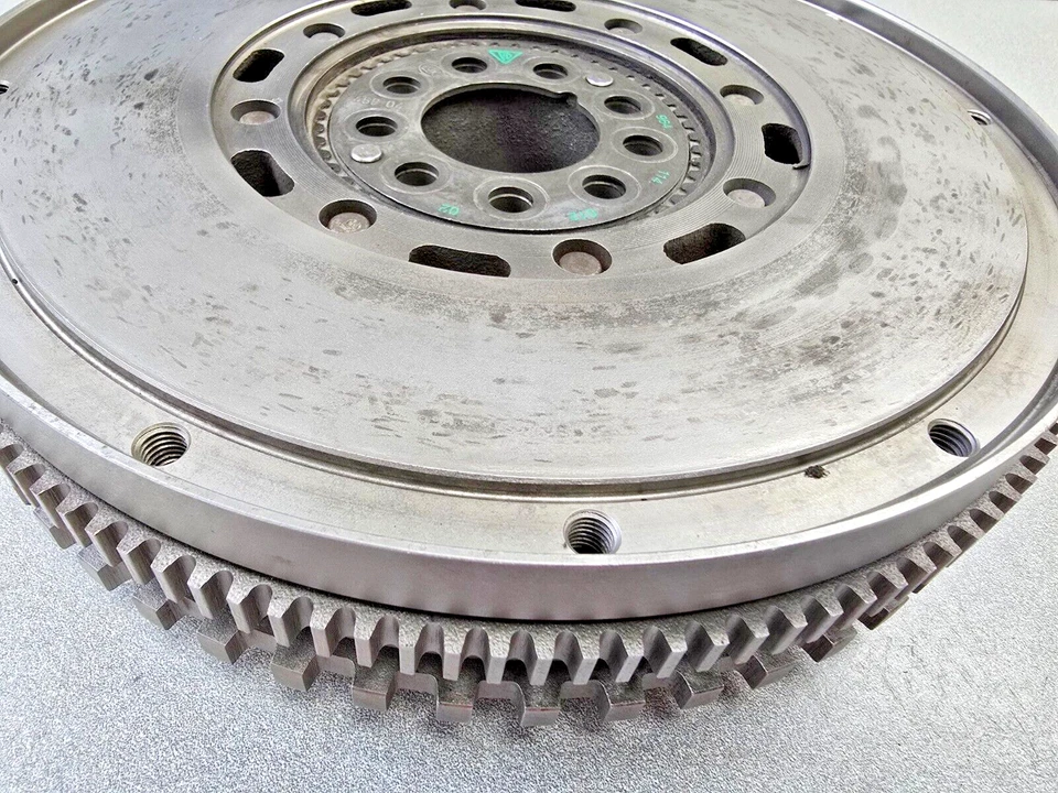 VERY NICE USED ORIGINAL PORSCHE 911 964 993 CARRERA DUAL MASS FLYWHEEL - Image 2 of 4