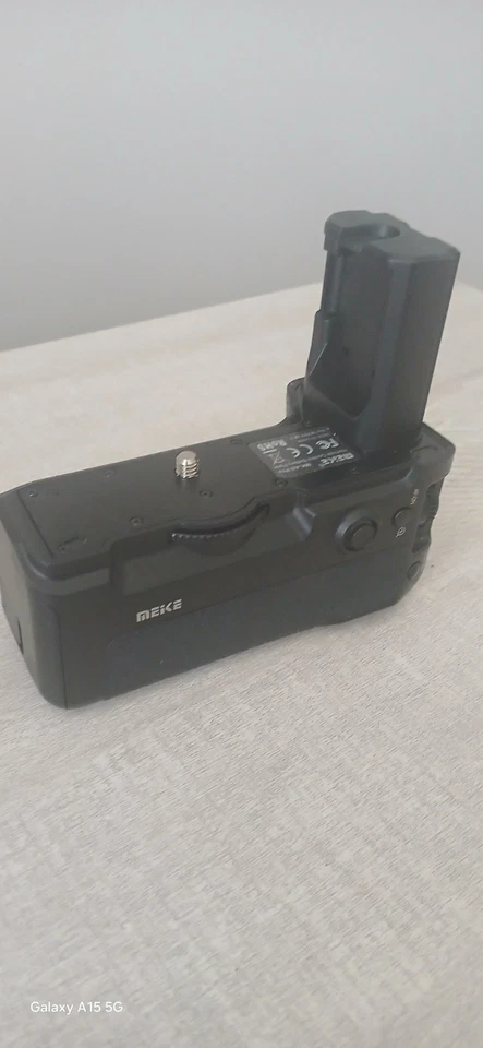 Paquete de empuñadura de batería vertical para Canon EOS 550D 600D 650D 700D T5i T4i T3i T2i Foto 2 de 4