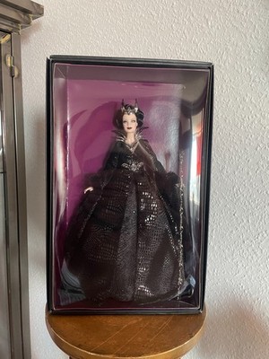 NRFB Mattel Barbie Queen Of The Dark Forest Puppe 2014