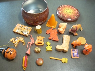 Lidded Round Metal Box Filled with 20 Orange Trinkets Minis Toys Charms Prizes+