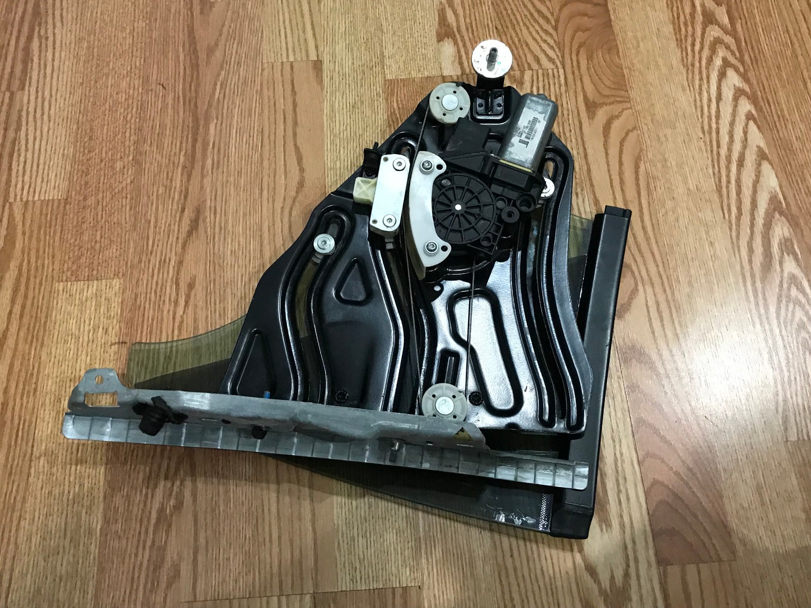 ✝️FERRARI CALIFORNIA T REAR RIGHT QUARTER WINDOW GLASS REGULATOR MOTOR 69845100