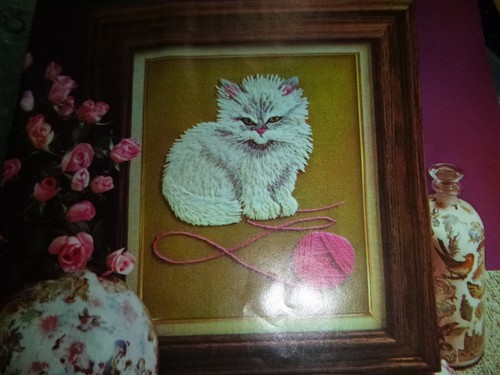 Kit ricamo vintage 1972 Avon Crewel gattino giocoso INIZIATO 12x16" - Foto 5 di 7