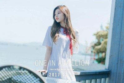 TWICE 1ST PHOTOBOOK [ONE IN A MILLION] Making DVD+310p Photo Card+