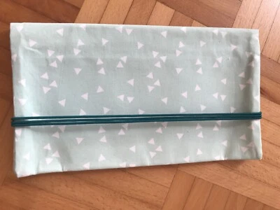 Windeltasche für unterwegs in mint mit weißen Dreiecken, Baby/Geburt *NEU* - Bild 1 von 4