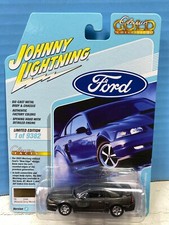1/64 JOHNNY LIGHTNING CLASSIC GOLD 2003 FORD MUSTANG MINERAL GRAY METALLIC