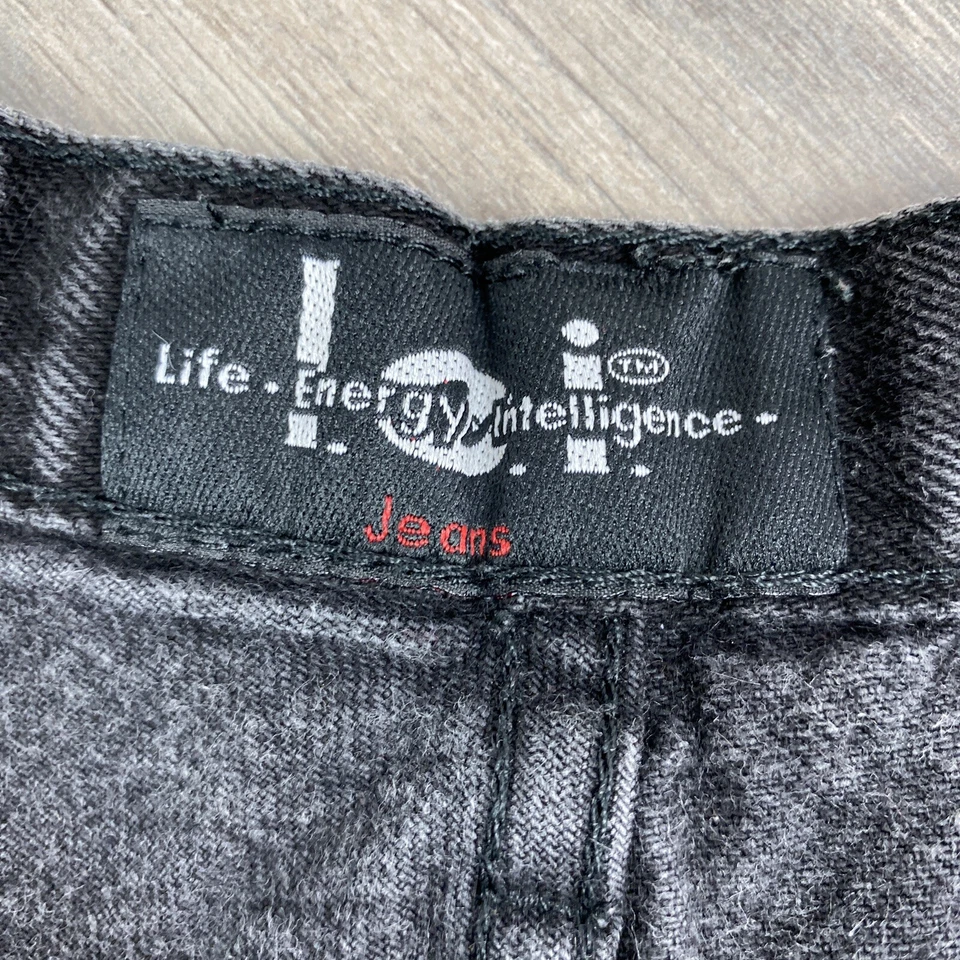 L.E.I. Pantalones cortos de jean de tiro alto Y2K para mujer desgastados negros 9 juniors dobladillo crudo Foto 4 de 4