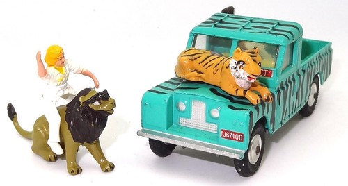 CORGI GIFT SET NO. 7 & 14 DAKTARI LAND ROVER- WITH ALL FIGURES - ORIGINAL - MINT - Picture 2 of 6
