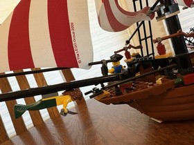 Lego Pirates 6243 Brickbeard's Bounty and 6239 Cannon Battle 99% Complete Sets