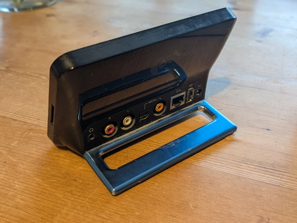 Logitech Squeezebox Touch Music Streamer Player With Linear Power Supply - Image 3 of 4