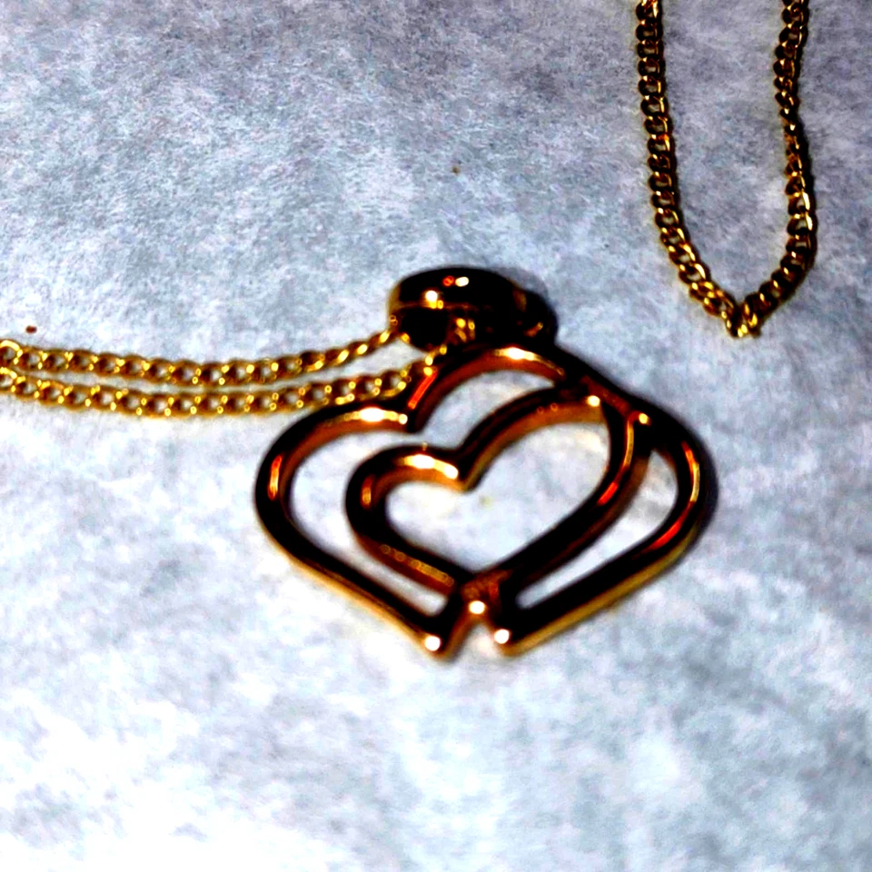 Precioso collar y cadena vintage de corazón relleno de oro fósil de 12 quilates Foto 2 de 4