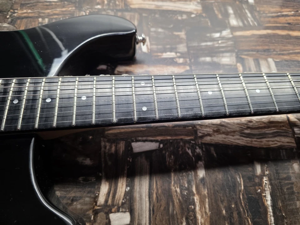 Guitarra eléctrica inalámbrica Fretlight para principiantes Foto 3 de 4