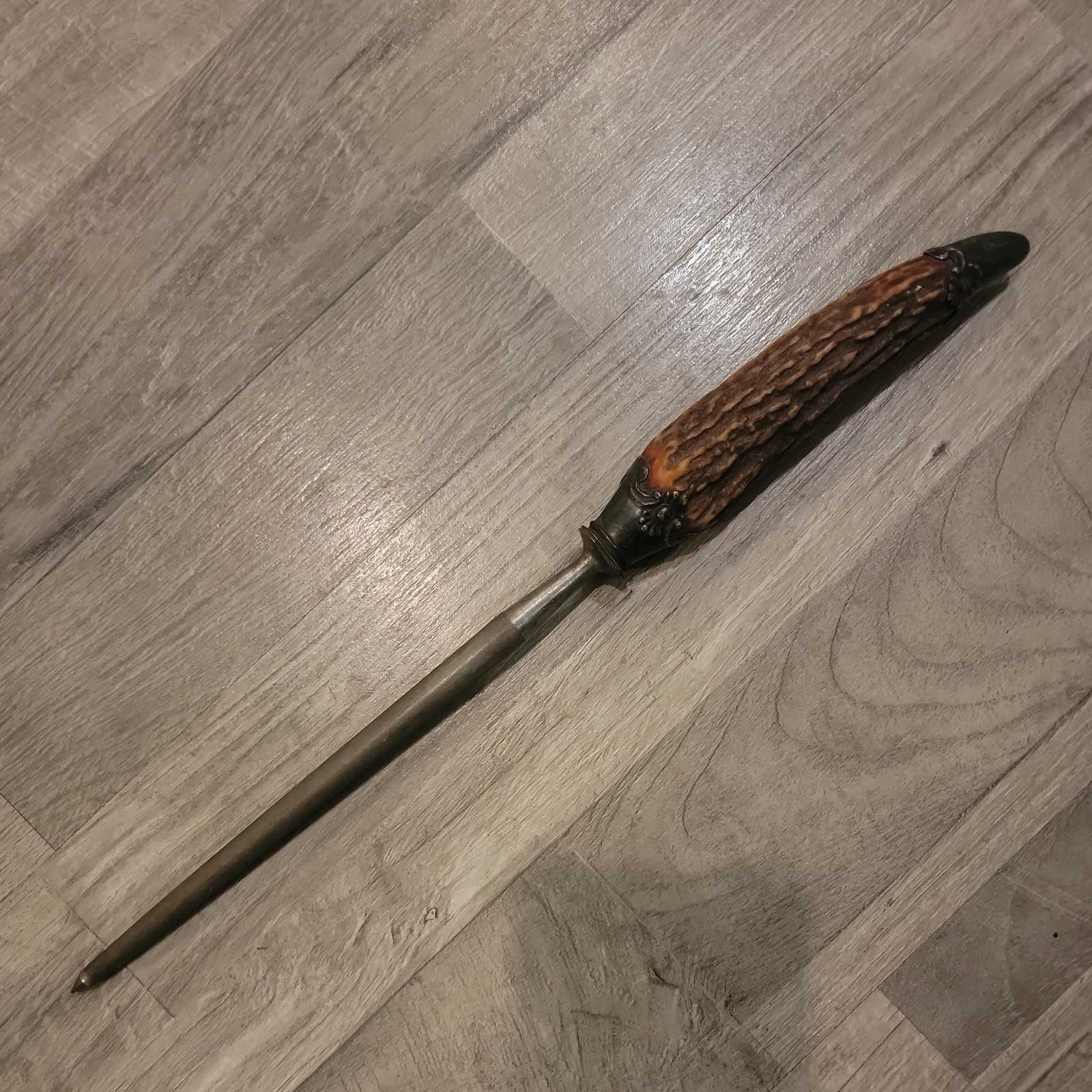 VTG Lee’s Silver Trim & End Knife Sharpener, Stag Antler Handle Patina Look