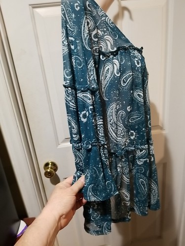 Blusa verde transparente Ava & Grace con estampado de cachemira blanca mangas 3/4 talla pequeña - Imagen 4 de 7