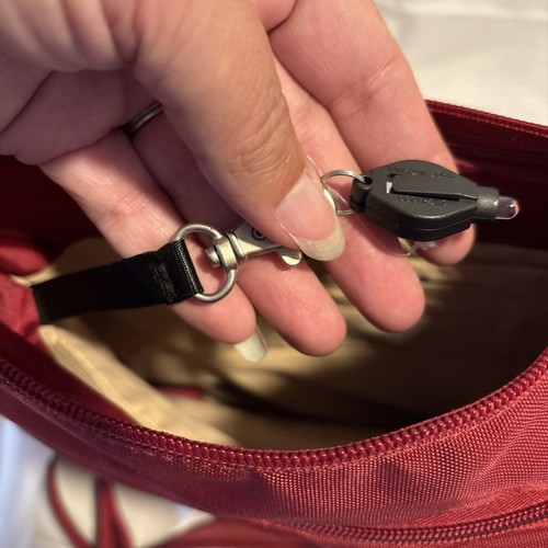 Travelon 5 Point Anti-Theft Classic Crossbody Bucket Bag, Red Maroon - New - Picture 4 of 8