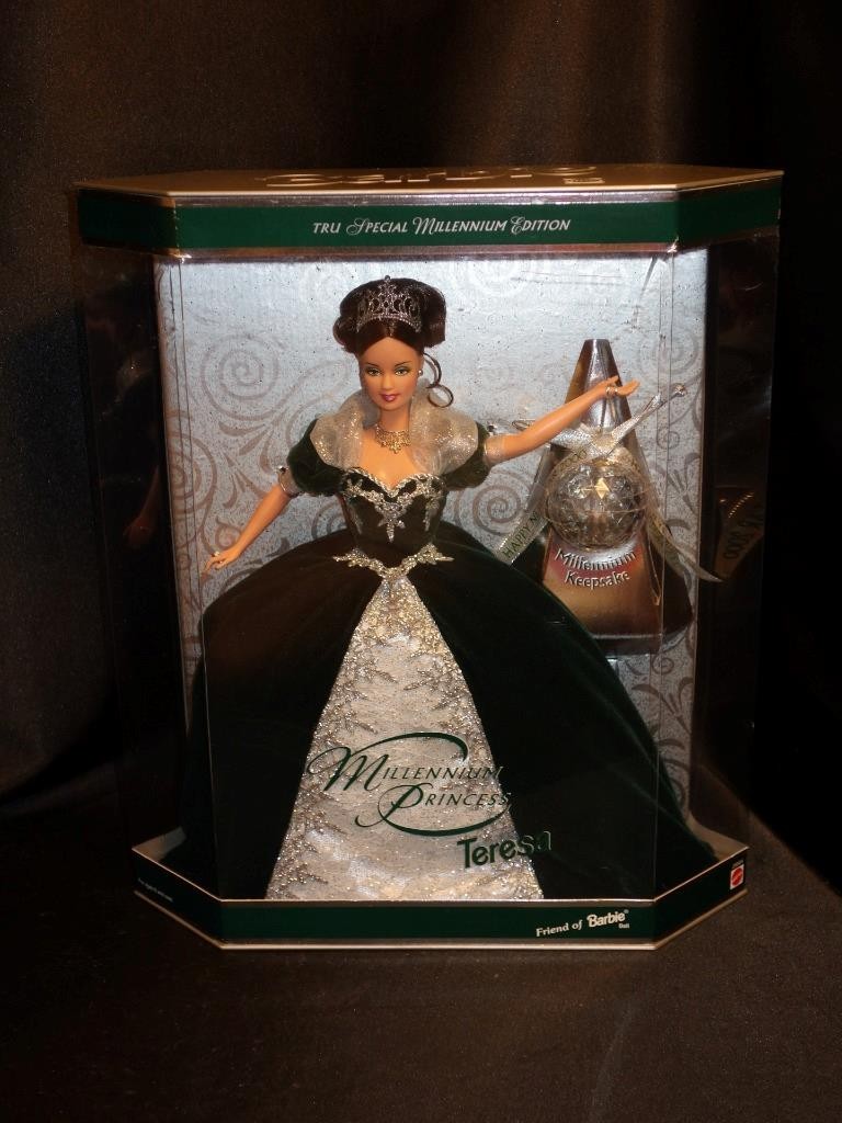 2000 MILLENNIUM PRINCESS TERESA Barbie Doll Dark Green Gown #25504
