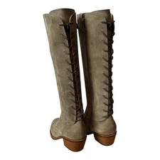 Sofft Sharnell Water Resistant Lace-on Knee High Boot block heel size 8M