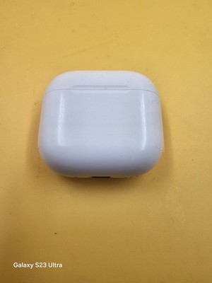 Apple AirPods (4. Gen./A3059) mit ANC   Ersatz-Ladecase/ Nur Case/ Lädt nicht