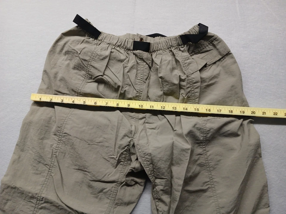 Pantalones pequeños regulares de nailon beige resistentes a la lluvia Cabelas de caza Foto 3 de 4