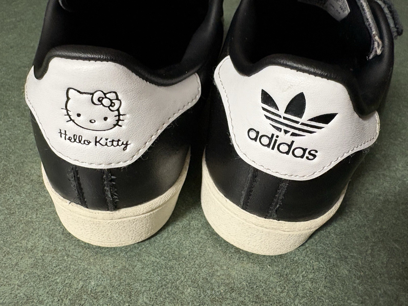 Adidas Hello Kitty Superstar Youth Kids Girls Shoe Size 1 Black White Red Bow thumbnail 8