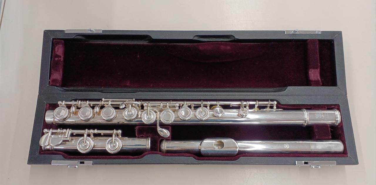 YAMAHA YFL-811 w/ Hard Case Japan