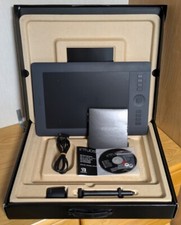 Wacom PTH-651 Intuos Pro Medium Creative Pen ...