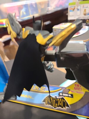 Batman deluxe action figure (From Beware the Batman), with Pull Trigger