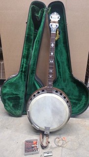 Vintage 1920s 30s 4 String Paramount Tenor Banjo Wm. Lange W/Case. MG