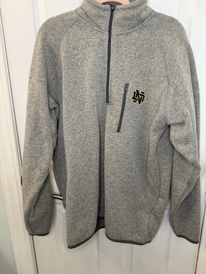 Suéter Pullover XL Para Hombre Cuarto Cremallera Dorado Marca Bordado Notre Dame Foto 3 de 4
