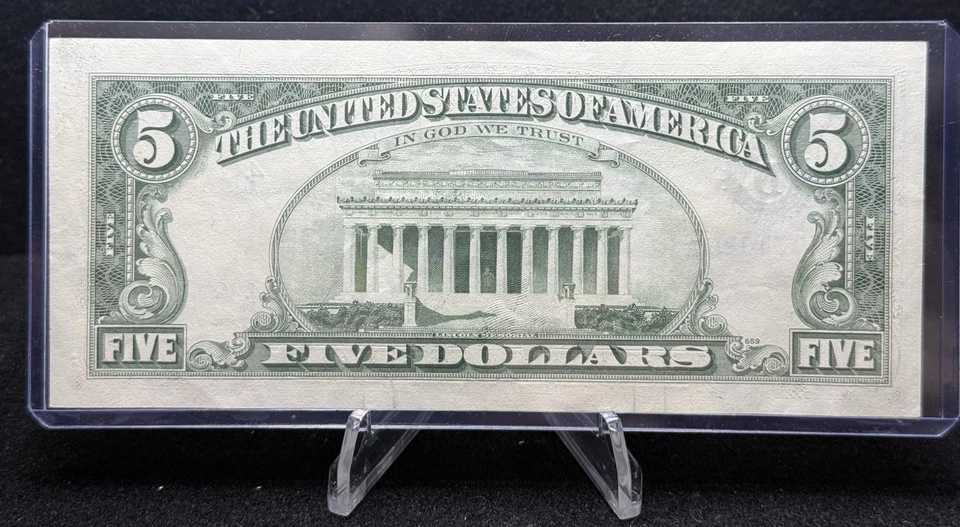 1981 5$ Federal Reserve Bank Note. Extreme MISALIGNMENT ERROR. Crisp Unc Z159 - Image 2 of 2