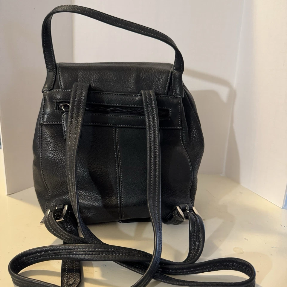 Cartera Mochila Pequeña de Cuero Negra Tignanello Y2K Escuela Preppy Foto 3 de 4