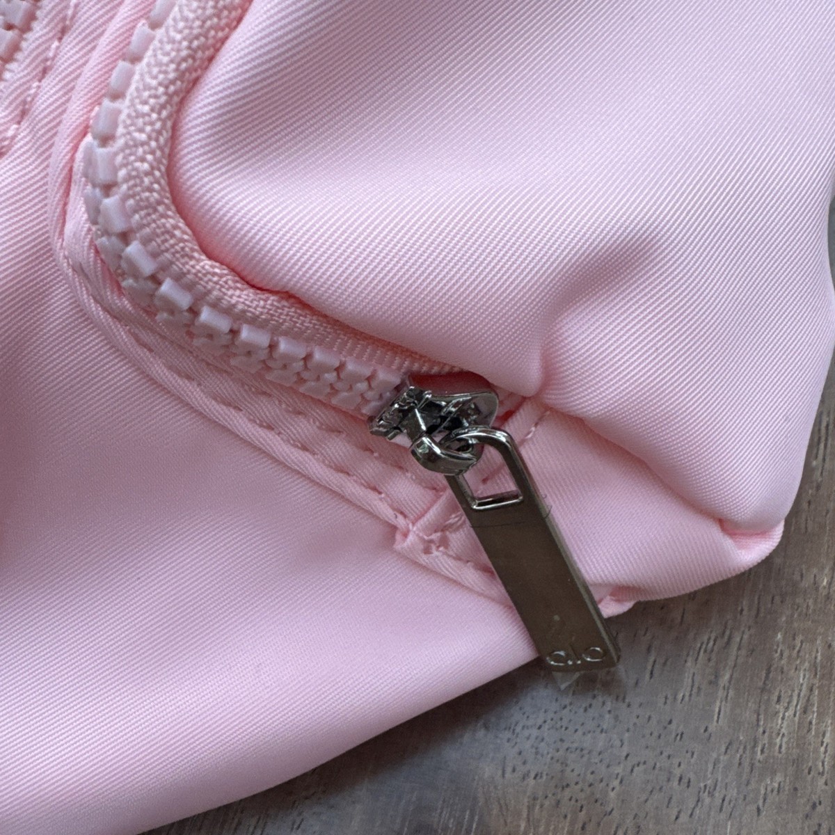 ALO YOGA 2025 Explorer Fanny Bag Pink NWT | eBay