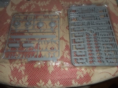 DRAGON 6253, 1/35 TIGER I LATE PRODUCTION 3 IN 1 PLASTIC MODEL KIT - Picture 11 of 18