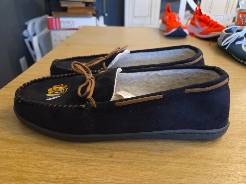 Chicago Blackhawks Men's Team Color Moccasin Slippers XL - Image 3 of 4