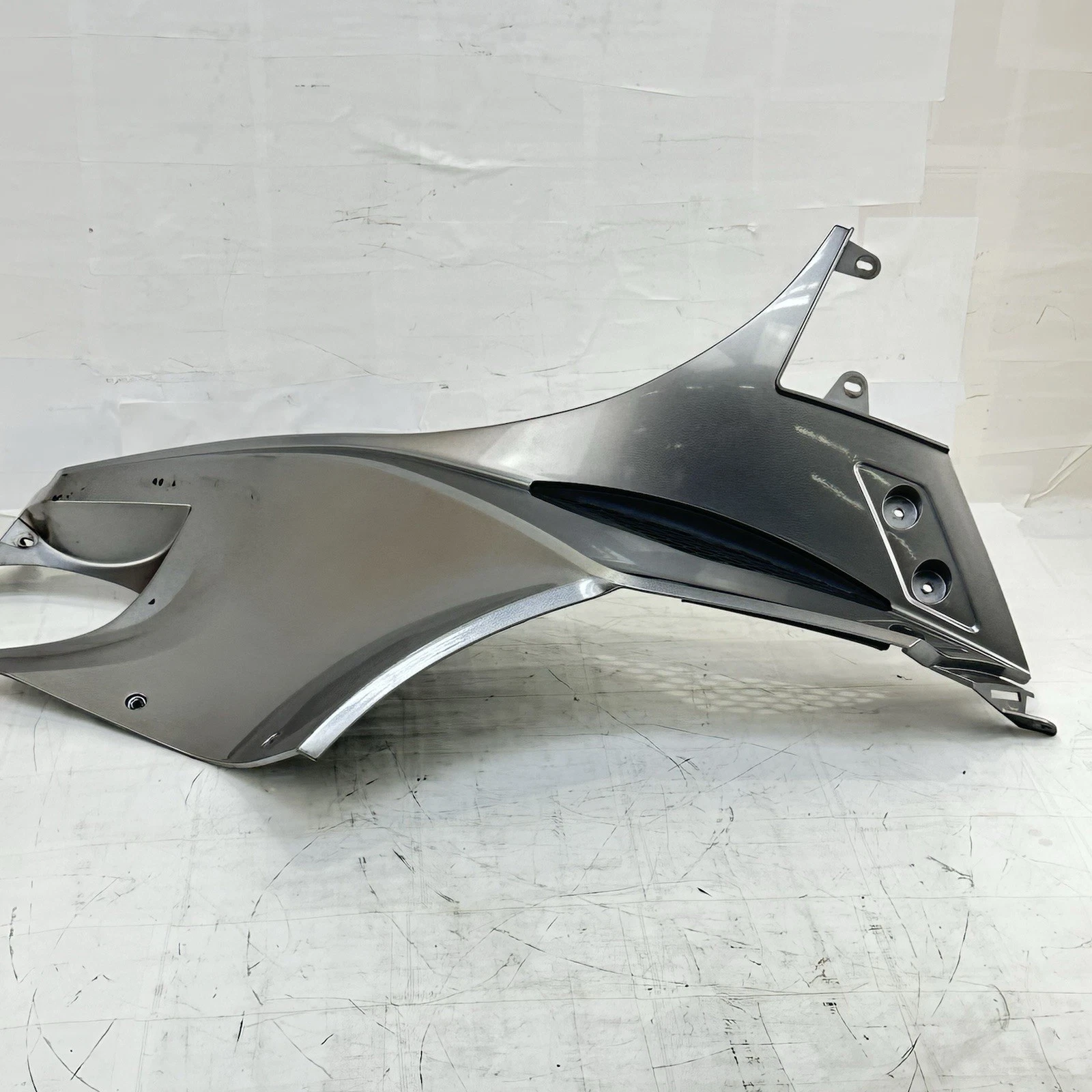2012 CAN-AM SPYDER RT-S SE5 RIGHT SIDE FAIRING COWL PANEL BODY PLASTIC SILVER