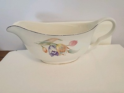 Vintage Hall Superior Quality Kitchenware Tulip Gravy Boat RARE