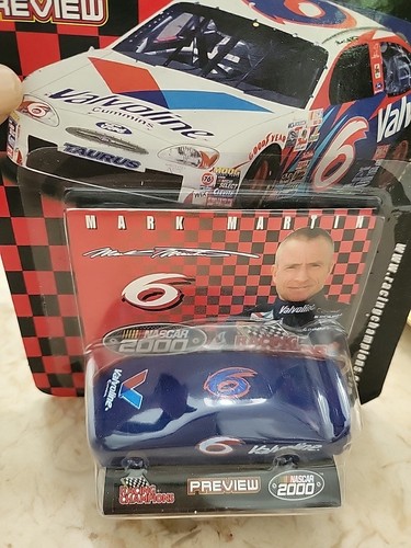 NUEVO Mark Martin # 6 Valvoline 1:64 RC Premier Series Review 2000 con cubierta de coche - Imagen 2 de 4